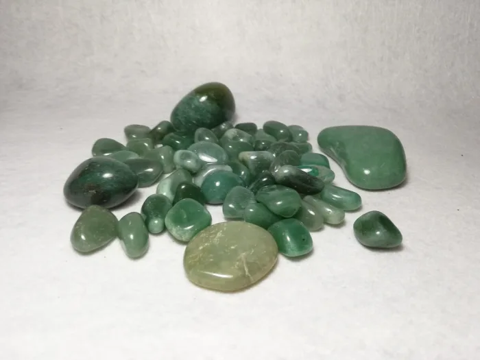 Minerales cuarzos rodados verde